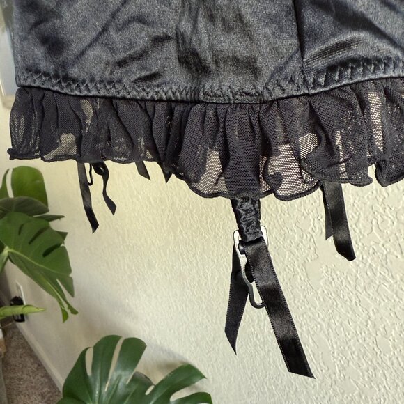 Vintage Y2K Victoria’s Secret Sexy Little Things lingerie with garter straps - Picture 3 of 7